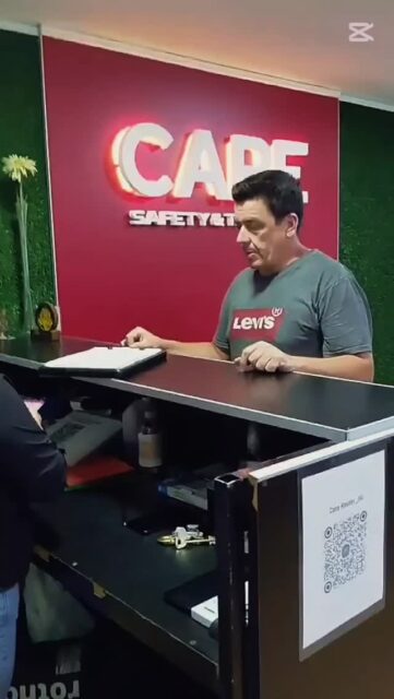 Curso de Primeros Auxilios, RCP y Control del Sangrado, dirigido a la comunidad en general en la ciudad de Comodoro Rivadavia.
Durante el curso se desarrollaron estaciones prácticas de RCP, desobtruccion de la vía aérea,  control del sangrado mediante maniobra de empaquetamiento y uso del torniquete. Agradecemos a todos los participantes por demostrar un gran interés por capacitarse.#PRIMEROSAUXILIOS #curso #RCP #comodororivadavia #torniquete #stopthebleed #ovace #controlsangrado